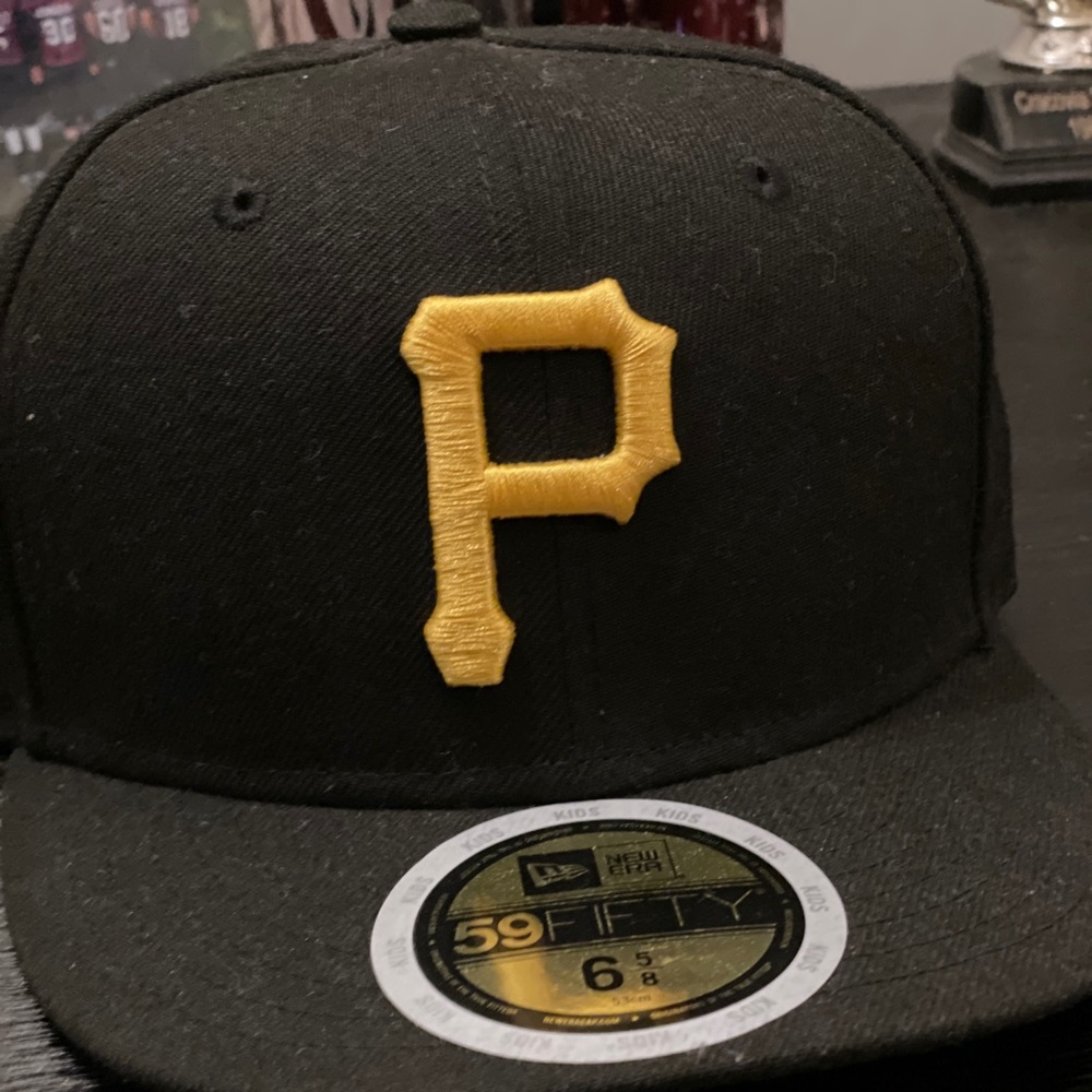 Youth New Era fitted size 6 5/8
